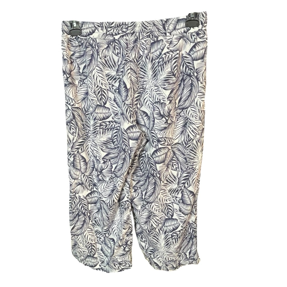 Land N Sea Leaf Print Capris - Picture 2 of 7
